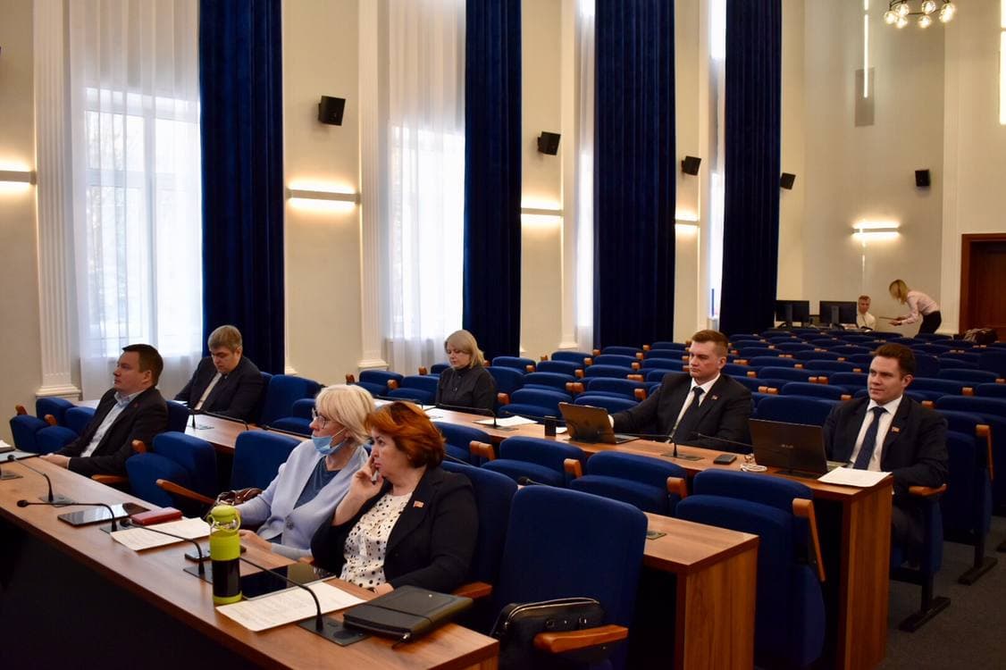 о. заседание правительства. полпред президента. здание гордумы. директор ассоциации инновационных регионов россии.